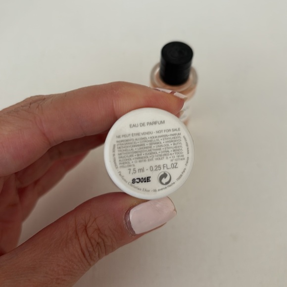 Christian Dior Travel Size ‘Holy Peony’ Eau de Parfum - Picture 2 of 3